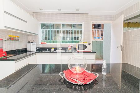 Casa à venda com 350m², 5 quartos e 3 vagas Casa à venda com 350m², 5 quartos e 3 vagasCozinha