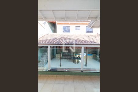 Casa à venda com 350m², 5 quartos e 3 vagas Casa à venda com 350m², 5 quartos e 3 vagasVaranda da Suíte 2