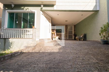 Casa à venda com 350m², 5 quartos e 3 vagas Casa à venda com 350m², 5 quartos e 3 vagasGaragem