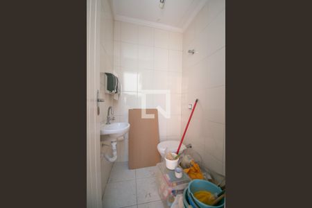 Casa à venda com 102m², 3 quartos e sem vaga Casa à venda com 102m², 3 quartos e sem vagaBanheiro