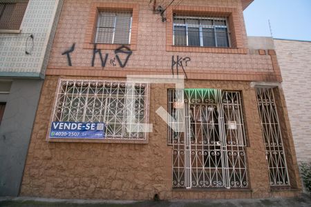 Casa à venda com 102m², 3 quartos e sem vaga Casa à venda com 102m², 3 quartos e sem vagaFachada