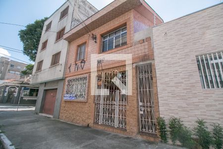 Casa à venda com 102m², 3 quartos e sem vaga Casa à venda com 102m², 3 quartos e sem vagaFachada