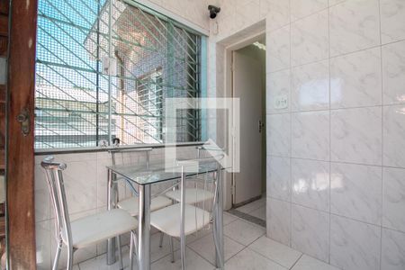 Casa à venda com 102m², 3 quartos e sem vaga Casa à venda com 102m², 3 quartos e sem vagaCozinha 2