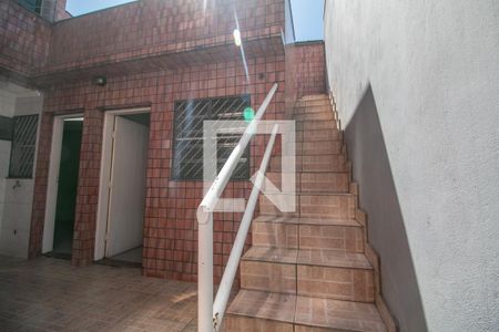 Casa à venda com 102m², 3 quartos e sem vaga Casa à venda com 102m², 3 quartos e sem vagaEscadas