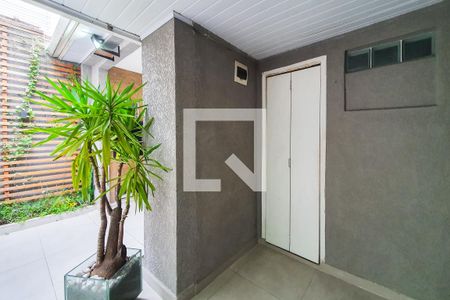 Casa à venda com 100m², 2 quartos e 2 vagas Casa à venda com 100m², 2 quartos e 2 vagasQuintal