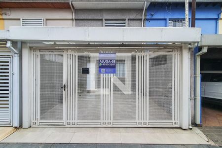 Casa à venda com 100m², 2 quartos e 2 vagas Casa à venda com 100m², 2 quartos e 2 vagasFachada