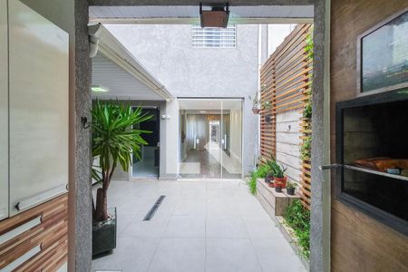 Casa à venda com 100m², 2 quartos e 2 vagas Casa à venda com 100m², 2 quartos e 2 vagasQuintal