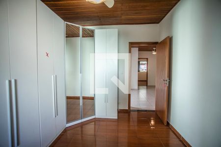 Casa à venda com 4 quartos, 230m² em Vila Guarani (z Sul), São Paulo