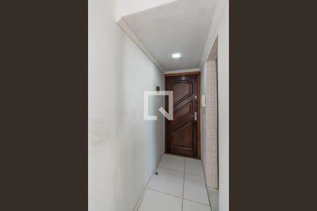 Corredor de apartamento para alugar com 2 quartos, 51m² em Brás de Pina, Rio de Janeiro