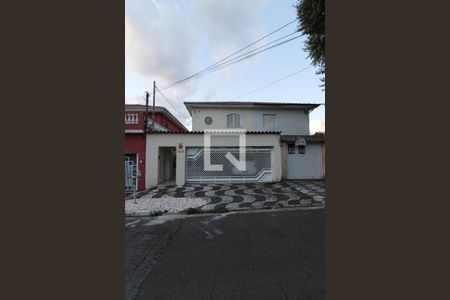 Casa à venda com 300m², 5 quartos e 3 vagas Casa à venda com 300m², 5 quartos e 3 vagasFachada