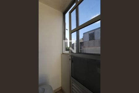 Casa à venda com 300m², 5 quartos e 3 vagas Casa à venda com 300m², 5 quartos e 3 vagasÁrea de Serviço