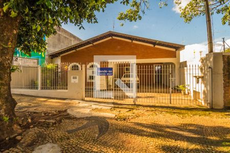 Casa à venda com 220m², 3 quartos e 2 vagasFachada