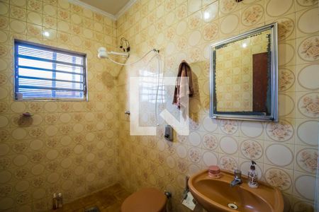 Casa à venda com 220m², 3 quartos e 2 vagasBanheiro