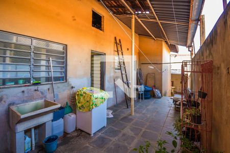 Casa à venda com 220m², 3 quartos e 2 vagasÁrea de Serviço