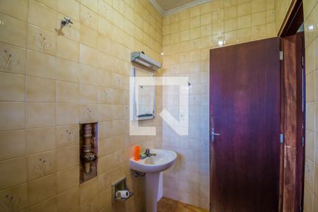 Casa à venda com 220m², 3 quartos e 2 vagasBanheiro da Suíte