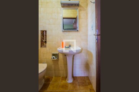 Casa à venda com 220m², 3 quartos e 2 vagasBanheiro da Suíte