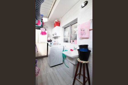 Casa de condomínio à venda com 68m², 2 quartos e 1 vagaÁrea de Serviço