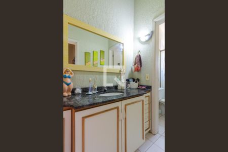 Casa de condomínio à venda com 77m², 3 quartos e 2 vagasBanheiro