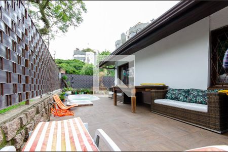 Casa para alugar com 230m², 3 quartos e 2 vagasPiscina