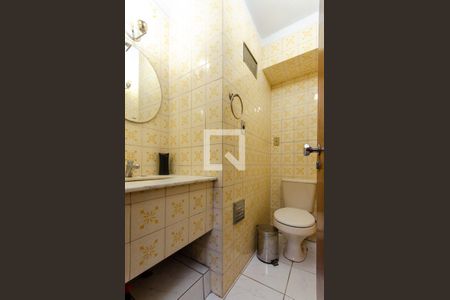 Casa para alugar com 230m², 3 quartos e 2 vagasBanheiro de Serviço