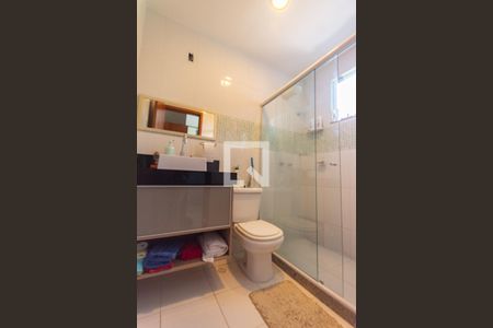 Casa à venda com 180m², 3 quartos e 2 vagasBanheiro 