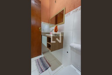 Casa à venda com 180m², 3 quartos e 2 vagasBanheiro 