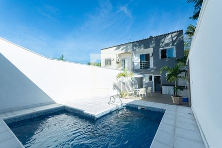 Casa à venda com 180m², 3 quartos e 2 vagasPiscina