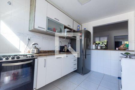 Casa à venda com 180m², 3 quartos e 2 vagasCozinha 