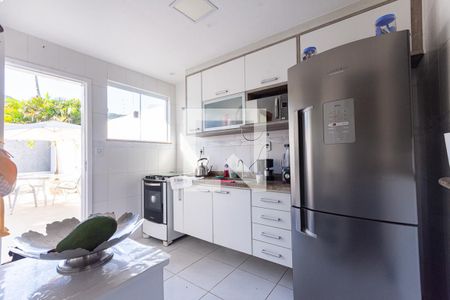 Casa à venda com 180m², 3 quartos e 2 vagasCozinha 