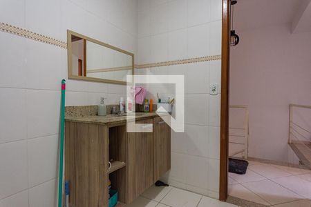 Casa à venda com 180m², 3 quartos e 2 vagasBanheiro 