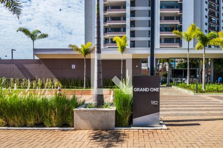 Apartamento à venda com 107m², 3 quartos e 2 vagas Apartamento à venda com 107m², 3 quartos e 2 vagasFachada