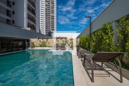 Apartamento à venda com 107m², 3 quartos e 2 vagas Apartamento à venda com 107m², 3 quartos e 2 vagasÁrea comum - Piscina