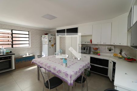 Casa para alugar com 220m², 3 quartos e 6 vagasCozinha