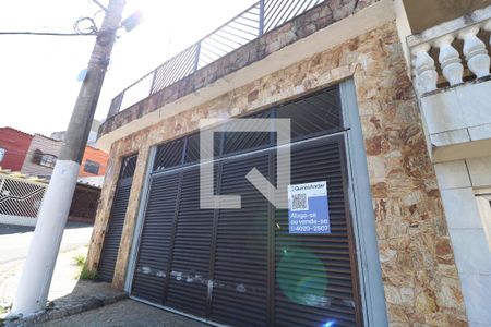 Casa para alugar com 220m², 3 quartos e 6 vagasFachada