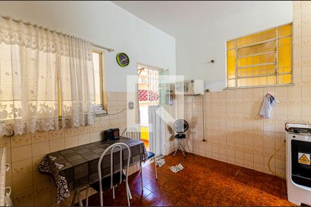 Casa à venda com 180m², 4 quartos e 2 vagasCozinha 