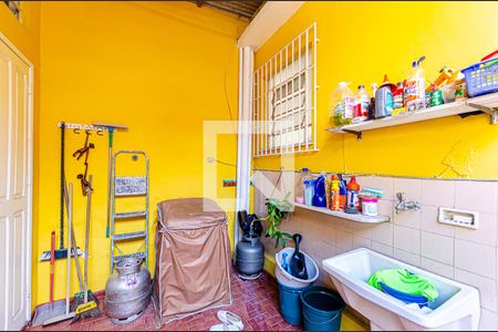 Casa à venda com 180m², 4 quartos e 2 vagasÁrea de Serviço