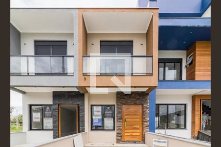 Casa à venda com 108m², 2 quartos e 1 vaga Casa à venda com 108m², 2 quartos e 1 vagaFachada