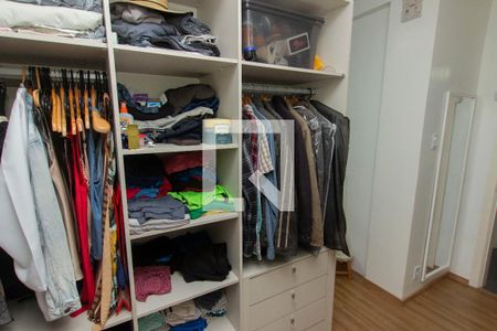 Casa à venda com 170m², 3 quartos e 2 vagas Casa à venda com 170m², 3 quartos e 2 vagasCloset da suíte
