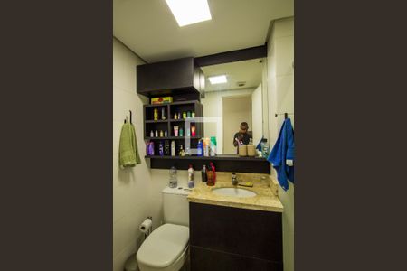 Apartamento à venda com 61m², 2 quartos e 2 vagas Apartamento à venda com 61m², 2 quartos e 2 vagasBanheiro