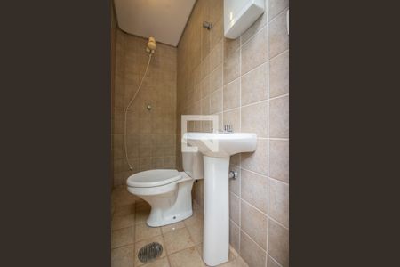 Casa de condomínio à venda com 200m², 3 quartos e 2 vagasBanheiro de Serviço