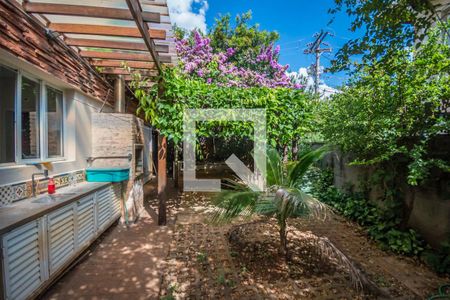 Casa de condomínio à venda com 200m², 3 quartos e 2 vagasChurrasqueira