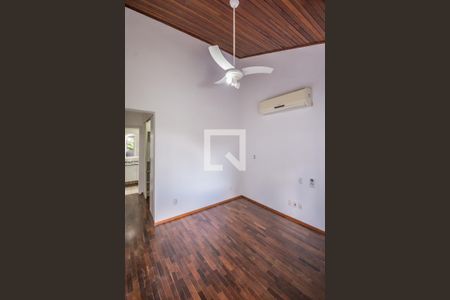 Casa de condomínio à venda com 200m², 3 quartos e 2 vagasSuíte