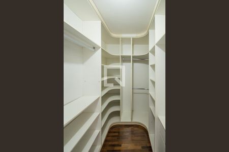 Casa de condomínio à venda com 200m², 3 quartos e 2 vagasCloset da Suíte
