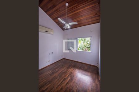 Casa de condomínio à venda com 200m², 3 quartos e 2 vagasSuíte