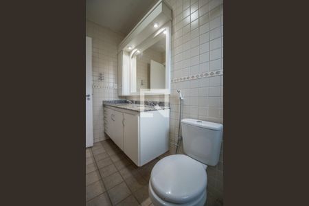 Casa de condomínio à venda com 200m², 3 quartos e 2 vagasBanheiro da Suíte