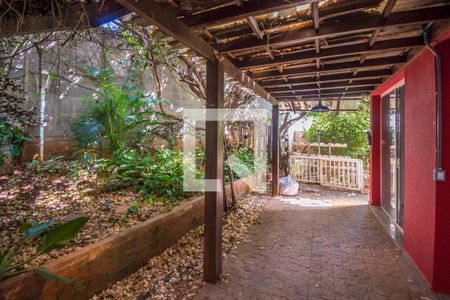 Casa de condomínio à venda com 200m², 3 quartos e 2 vagasQuintal