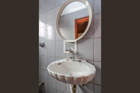 Casa à venda com 250m², 5 quartos e 4 vagasBanheiro 2