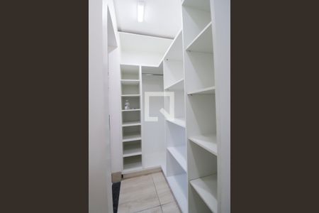 Casa para alugar com 170m², 2 quartos e sem vaga Casa para alugar com 170m², 2 quartos e sem vagaCloset