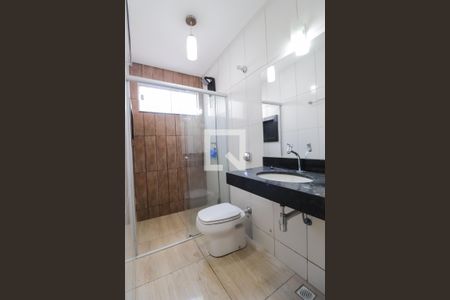 Casa para alugar com 170m², 2 quartos e sem vaga Casa para alugar com 170m², 2 quartos e sem vagaBanheiro da suíte 1