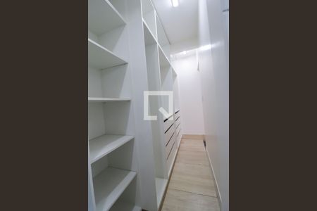 Casa para alugar com 170m², 2 quartos e sem vaga Casa para alugar com 170m², 2 quartos e sem vagaCloset